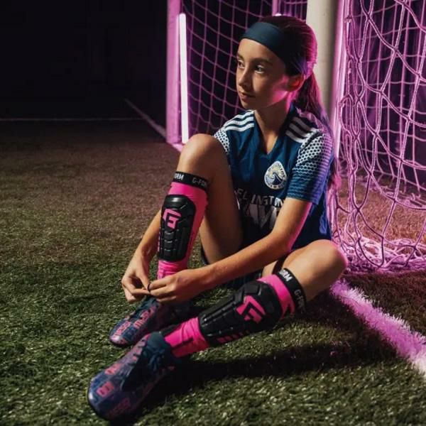 ジーフォーム 子供用 PRO-S VENTO シンガード ユース Blk/Neon Pink