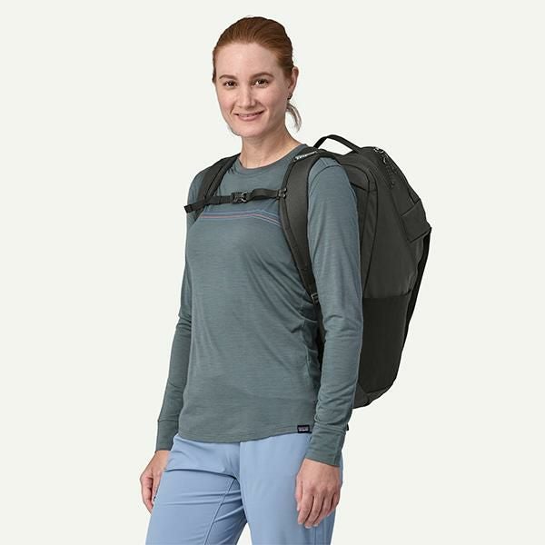 【日本正規品 新品】49302 ブラックホール パック 32L パタゴニア BK PATAGONIA パタゴニア リュック バッグ BLACK HOLE PACK 32L ブラック